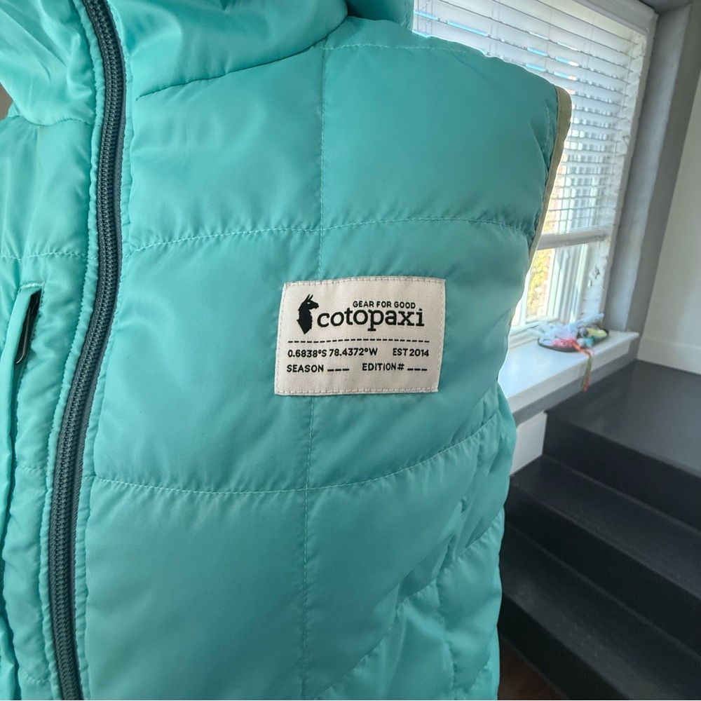 Cotopaxi Women's Green and Blue Hooded Vest -Reversible - Picture 8 of 9